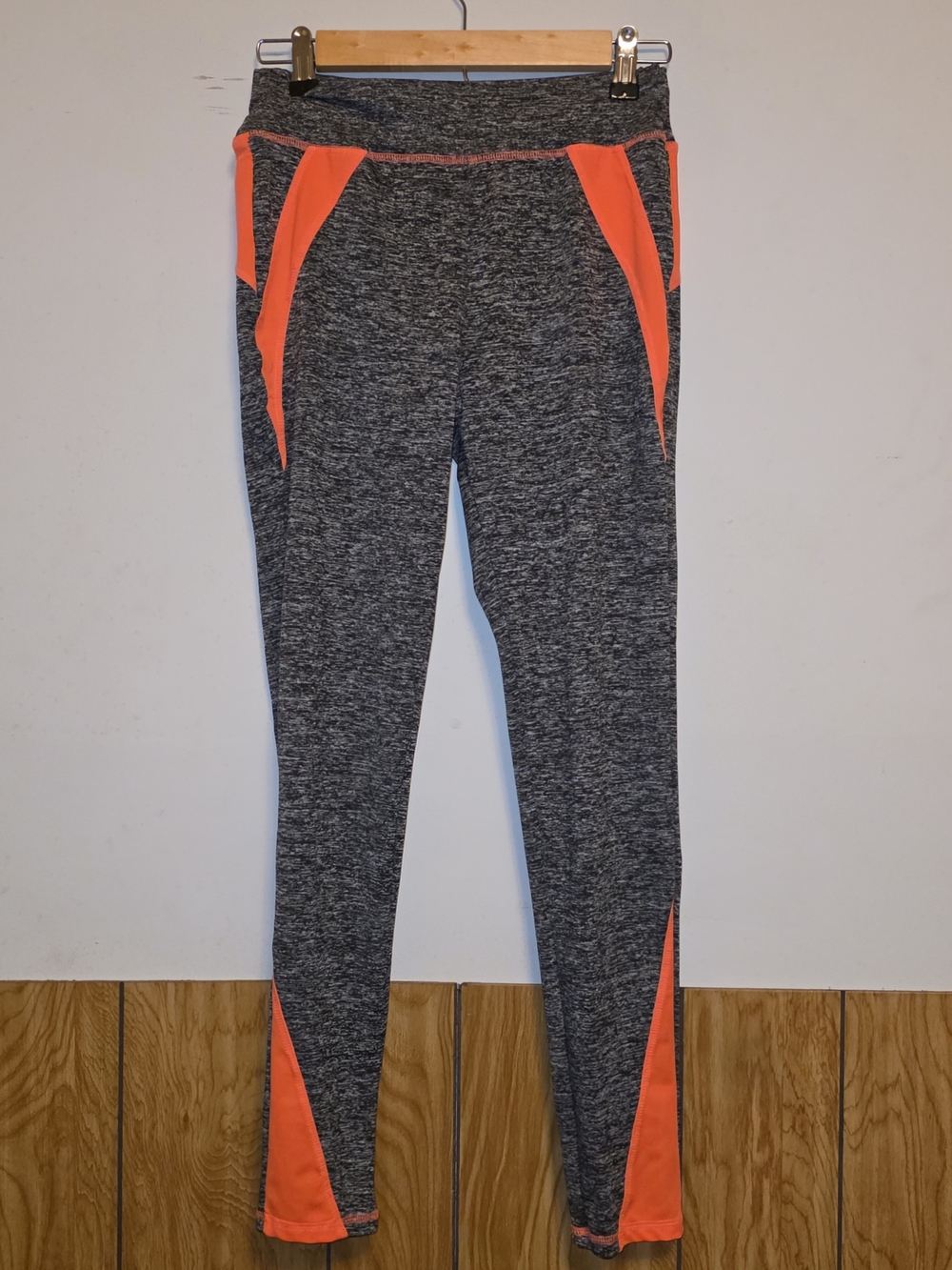 WinWin Gray Heather Leggings with Neon Orange Panels